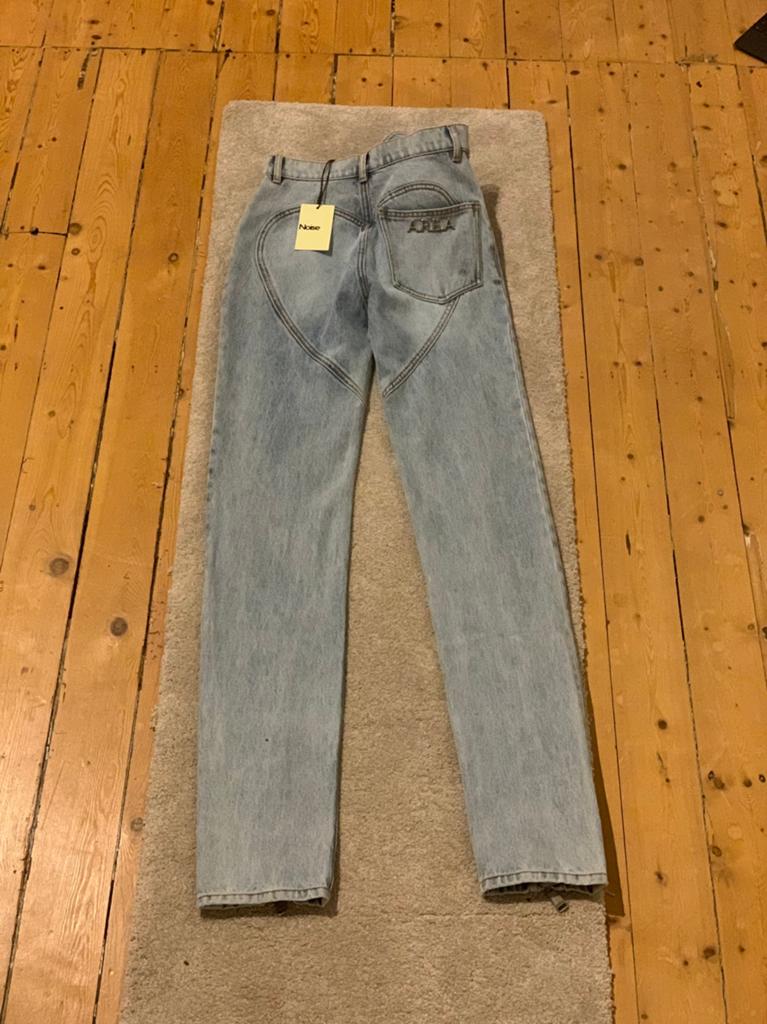 AREA Enkeljeans met ruches en hartvormige ritssluiting, Kleding | Dames, Spijkerbroeken en Jeans, Ophalen of Verzenden, Nieuw