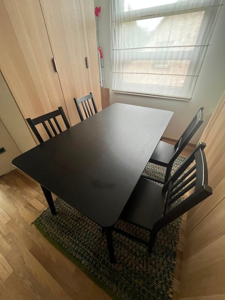 Table à manger LISABO en bois noir + 4 chaises — comme neuve, Maison & Meubles, 100 à 150 cm, Cinq personnes ou plus, Comme neuf