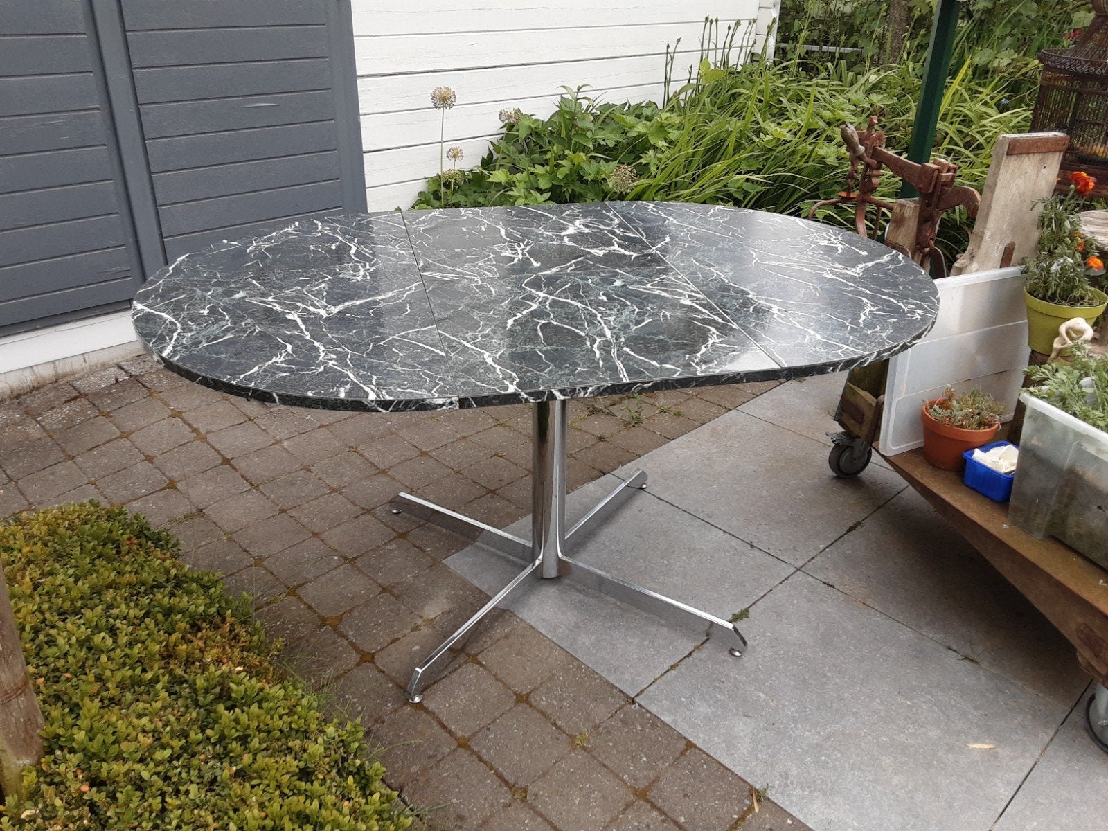 Antieke keukentafel, Enlèvement