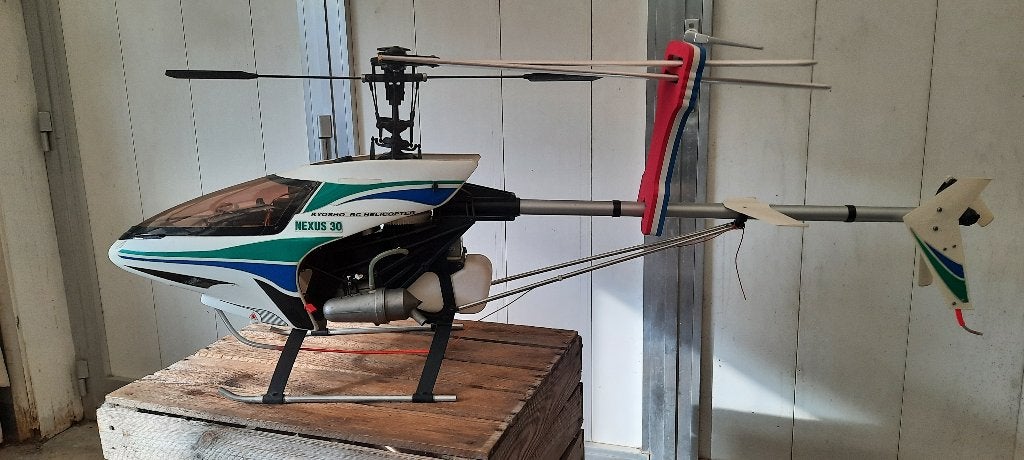 Hélicoptère KYOSHO NEXUS 30 € 250,00, Enlèvement, Utilisé, Hélicoptère, Autres marques