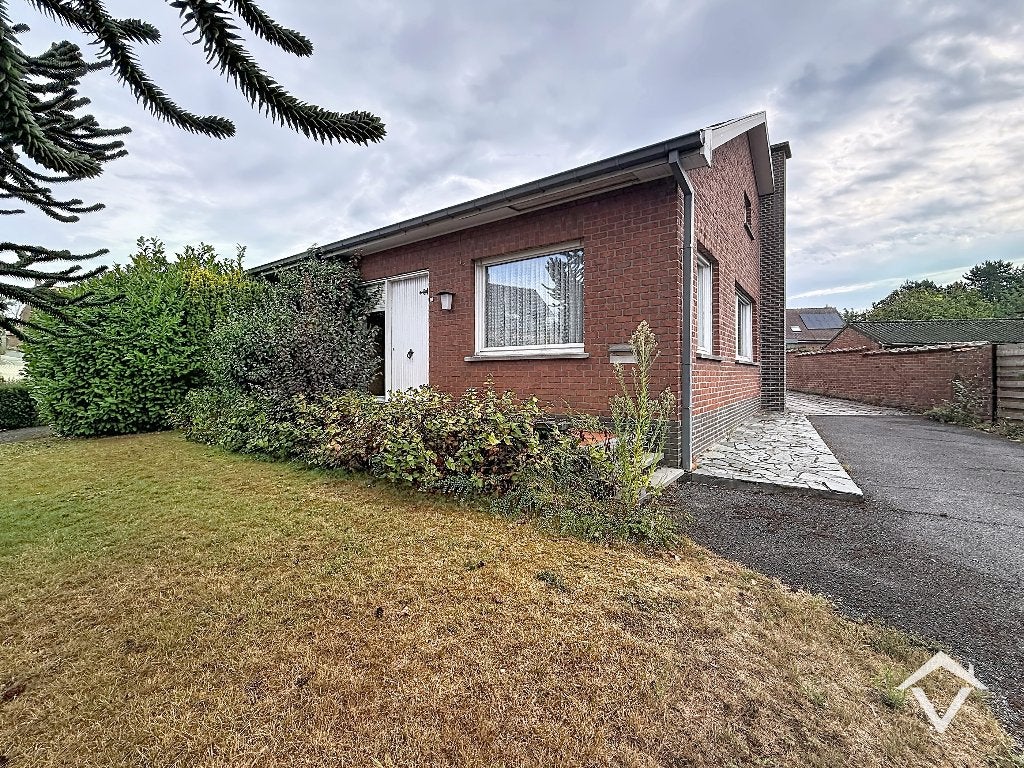 Gelijkvloerse woning 3 slp, ruime garage en tuin te Hooglede, Immo, 500 à 1000 m², Hooglede, 121 m², Province de Flandre-Occidentale