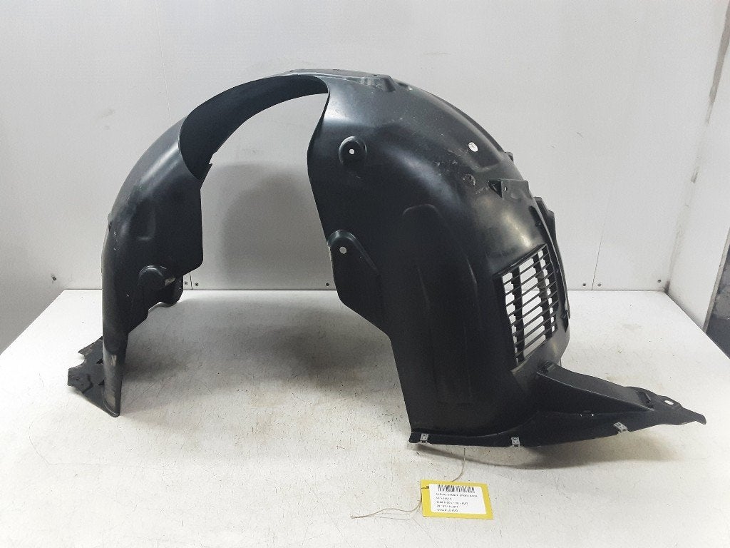 BINNENSPATSCHERM LINKS VOOR A3 Sportback (8YA) (8Y0821171A), Audi, Spatbord, Audi AG, Gebruikt