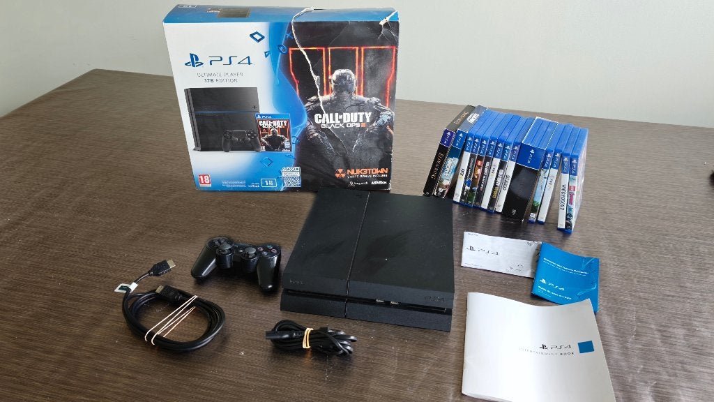 PlayStation 4 (1TB) + Controller + 10 Games + Originele Doos, Games en Spelcomputers, Ophalen, 1 TB, Met 1 controller, Original