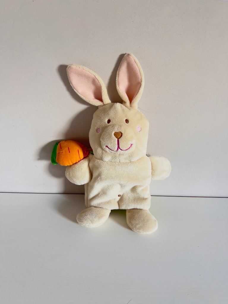 Konijnenknuffel stoffen activiteitenboek konijn en wortel, Ophalen of Verzenden, Gebruikt, Rammelaar, Met geluid