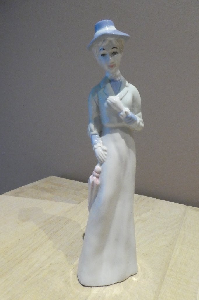Belle Figurine en Porcelaine H. 25,5 cm., Antiquités & Art, Enlèvement