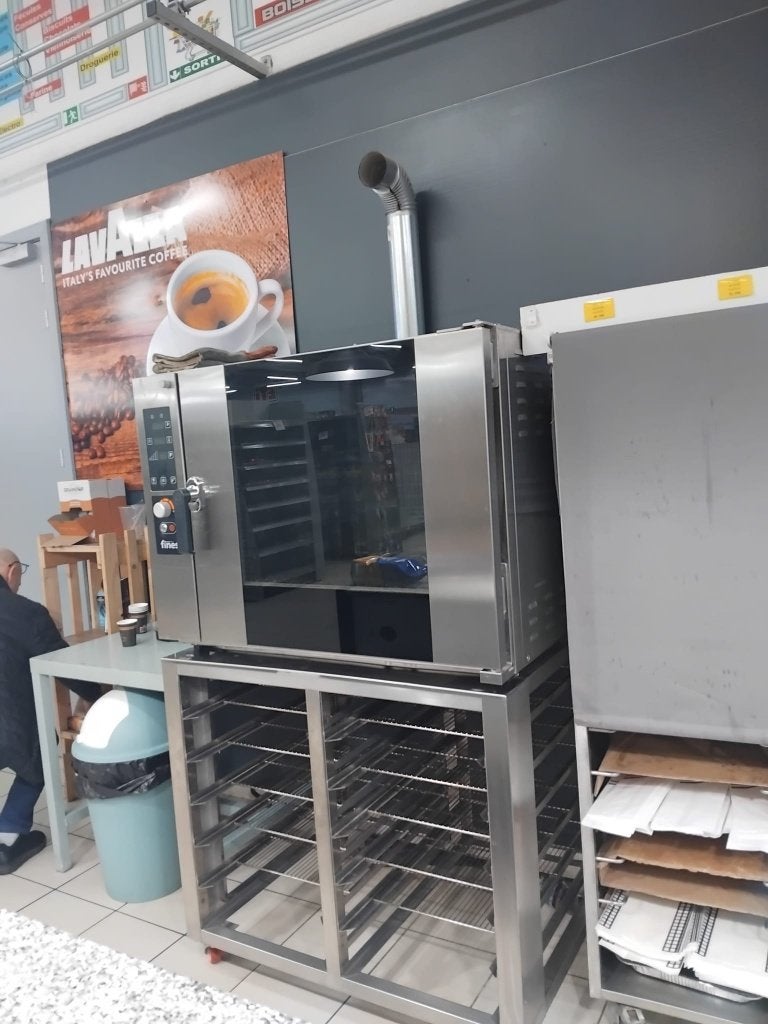 Four professionnel Fines FB5-D II + support inox à vendre, Enlèvement