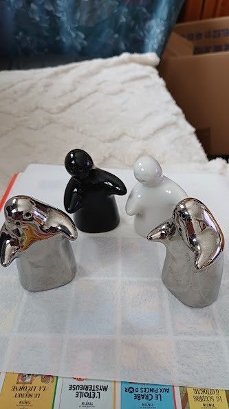 2 sets de sel et poivre "Etreinte" par Floz, Antiquités & Art, Enlèvement ou Envoi