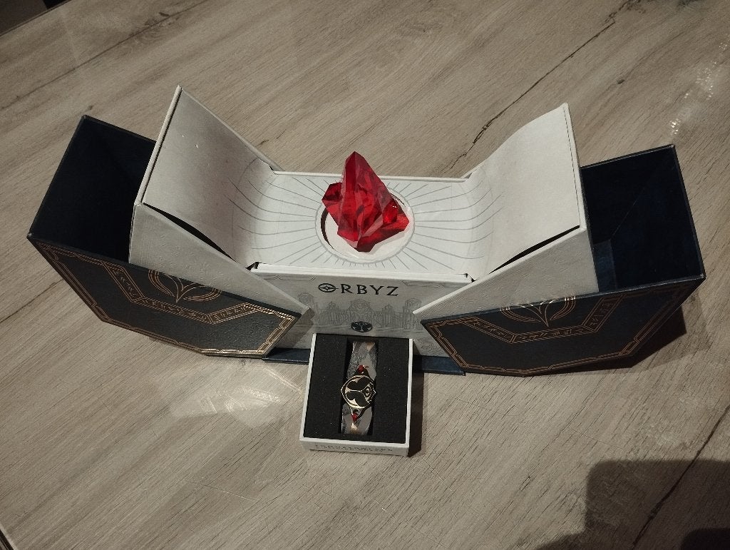Tomorrowland case, Verzamelen, Ophalen