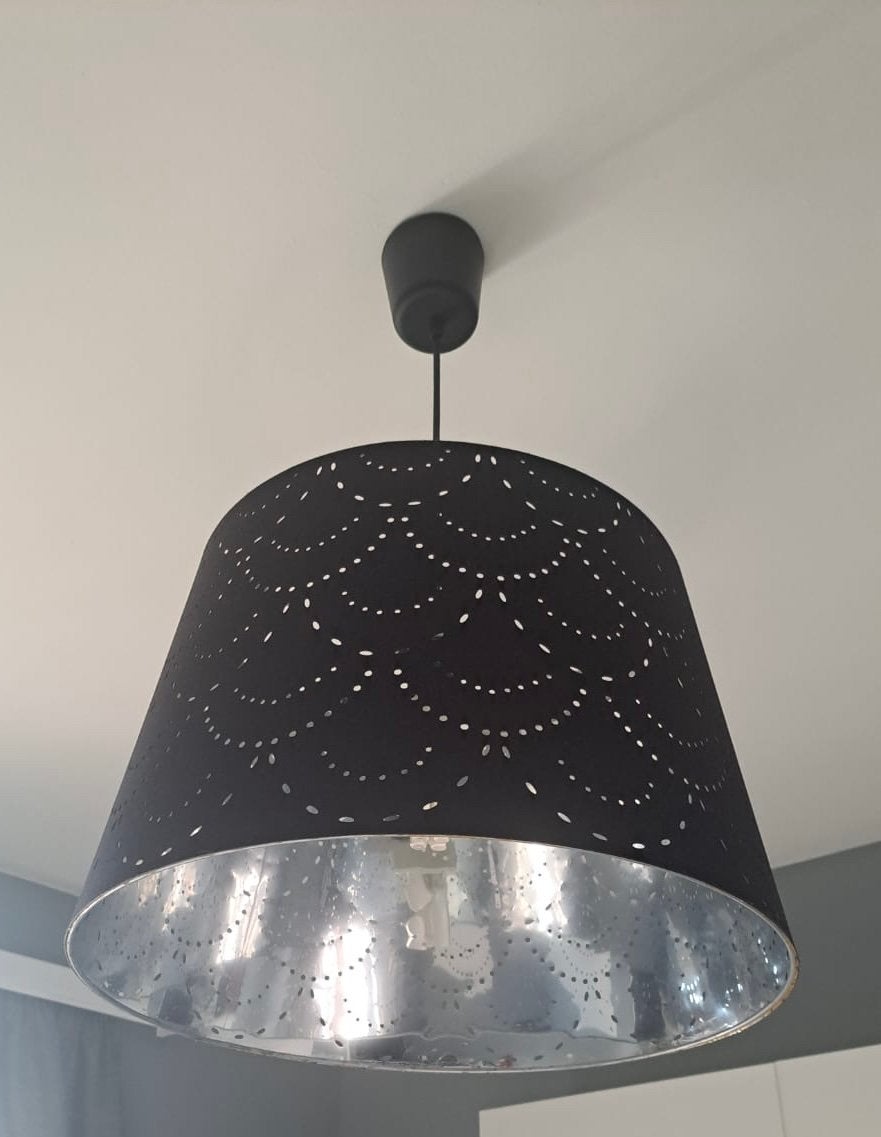 Zwarte hanglamp, Ophalen