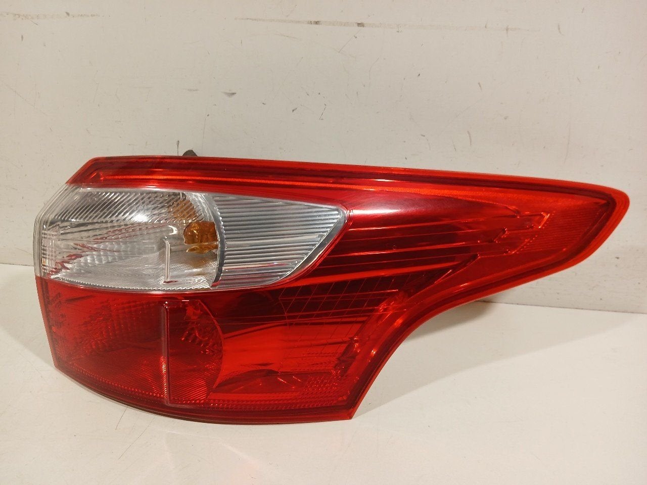 Achterlicht carrosserie rechts Ford Focus, Onderdelen@venauto.nl, Van der Ven Autorecycling B.V., Ettenseweg 76, 4706 PB Roosendaal, The Netherlands