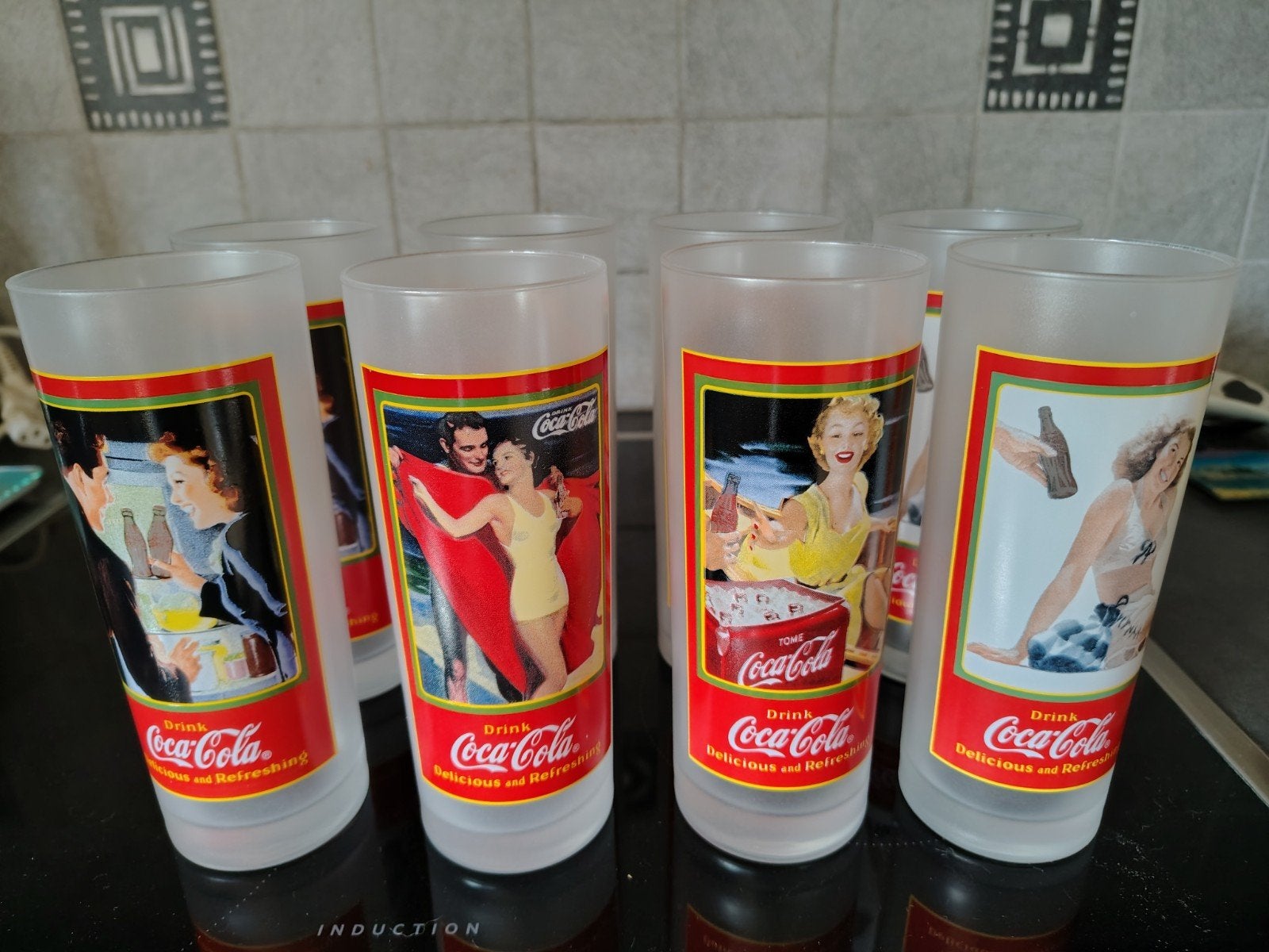 set van 8 vintage cola glazen pin up, Verzamelen, Ophalen, Zo goed als nieuw, Frisdrankglas