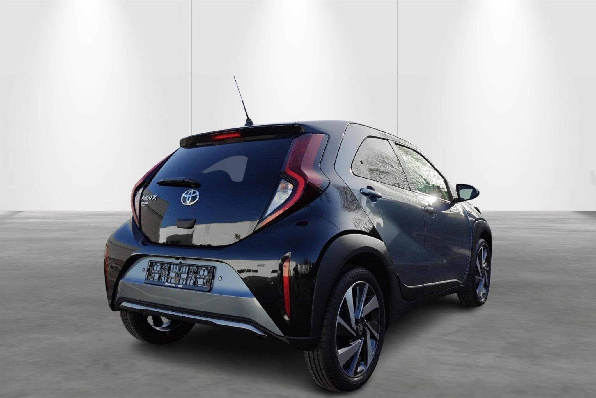 Toyota Aygo X 1.0 VVT-i Envy CVT - DEMO, 4 zetels, Stof, Zwart, 965 kg