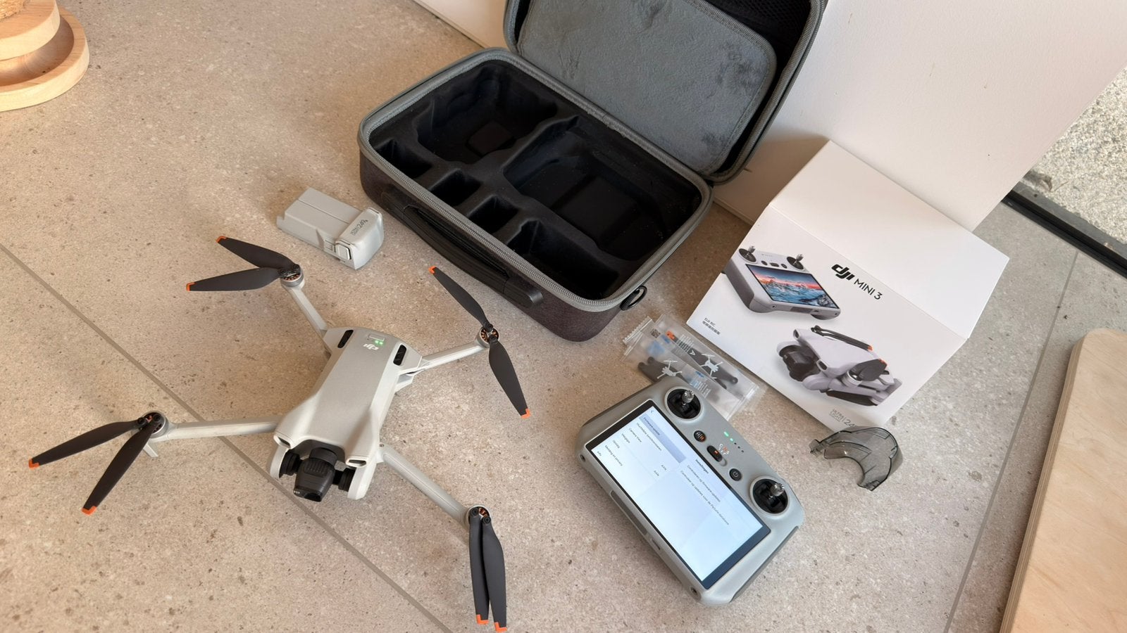 Dji mini 3 + smart controller in prima staat, Audio, Tv en Foto, Drones, Ophalen, Zo goed als nieuw, DJI