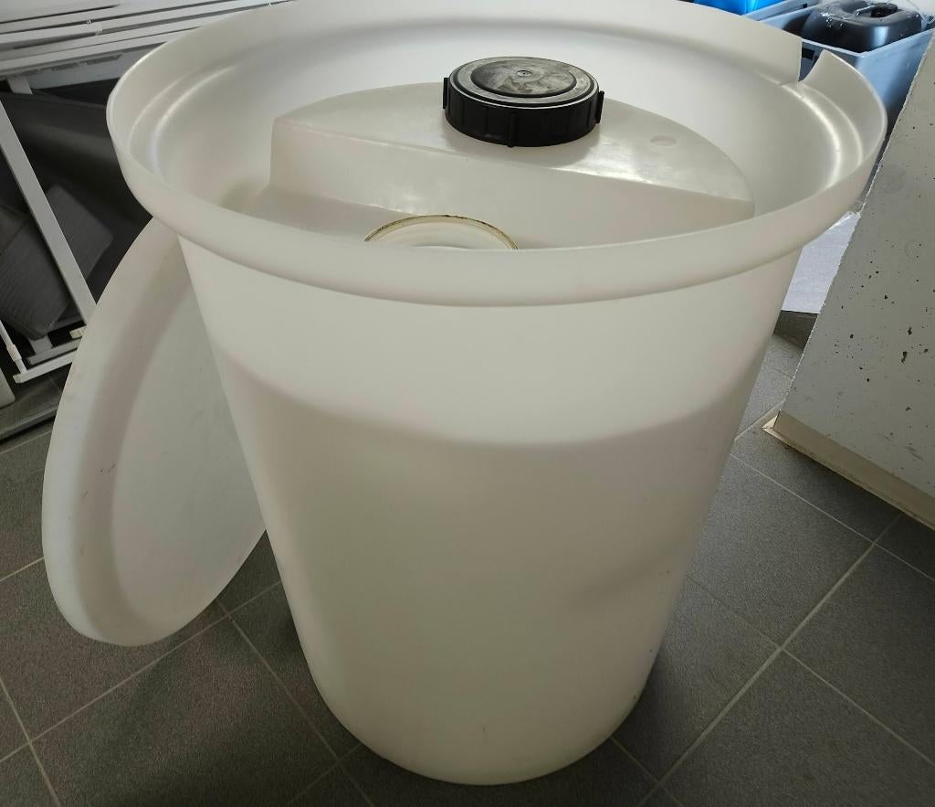 Stevige kunststof ton / opvangvat groot volume met deksel, Tuin en Terras, 75 tot 150 liter, Ophalen, Gebruikt, Kunststof