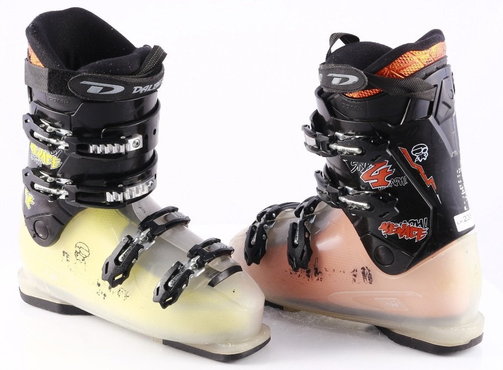 Chaussures de ski 40.5;41 EU DALBELLO MENACE 4 pour enfants, Sports & Fitness, Autres marques, Carving, Utilisé, Chaussures