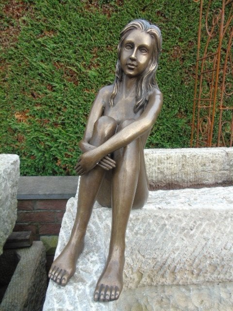 statue d une femme assise nue en bronze ., Jardin & Terrasse, Enlèvement ou Envoi, Neuf