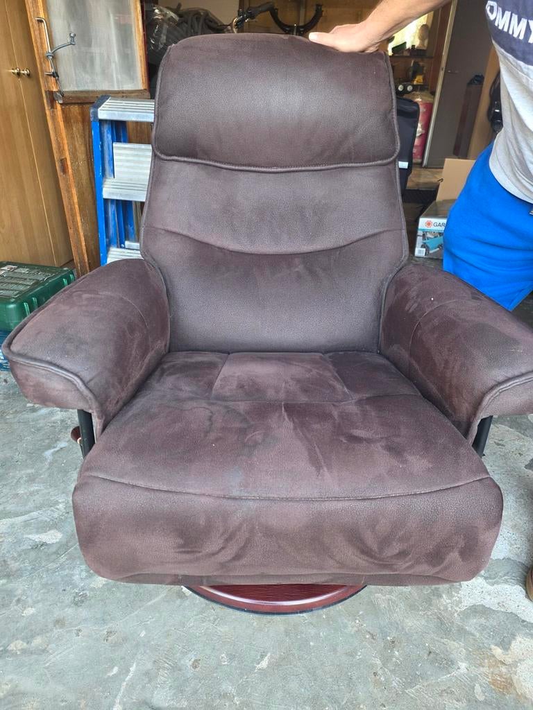 Draaibare relaxfauteuil met voetensteun – zeer comfortabel, Huis en Inrichting, Fauteuils, Ophalen, Stof