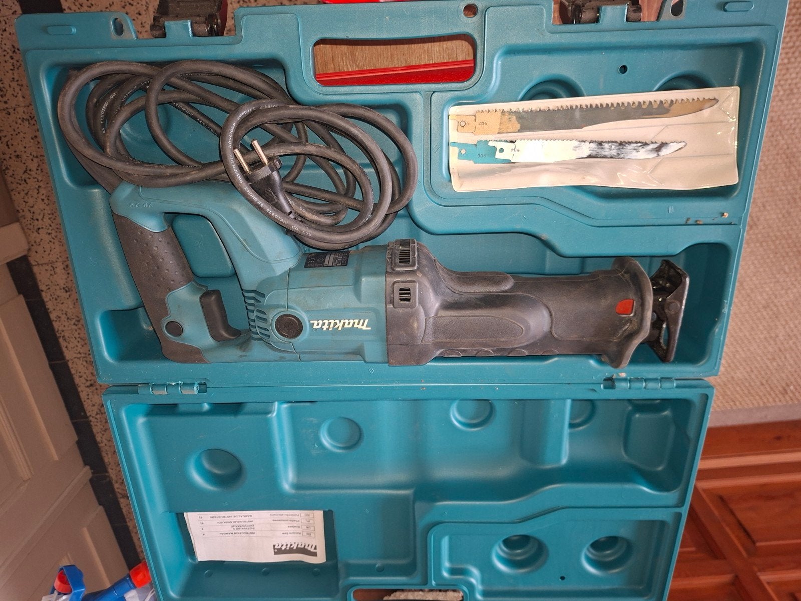 scie alternative Makita 220 V, Enlèvement ou Envoi, Comme neuf, Outil de coupe, Makita
