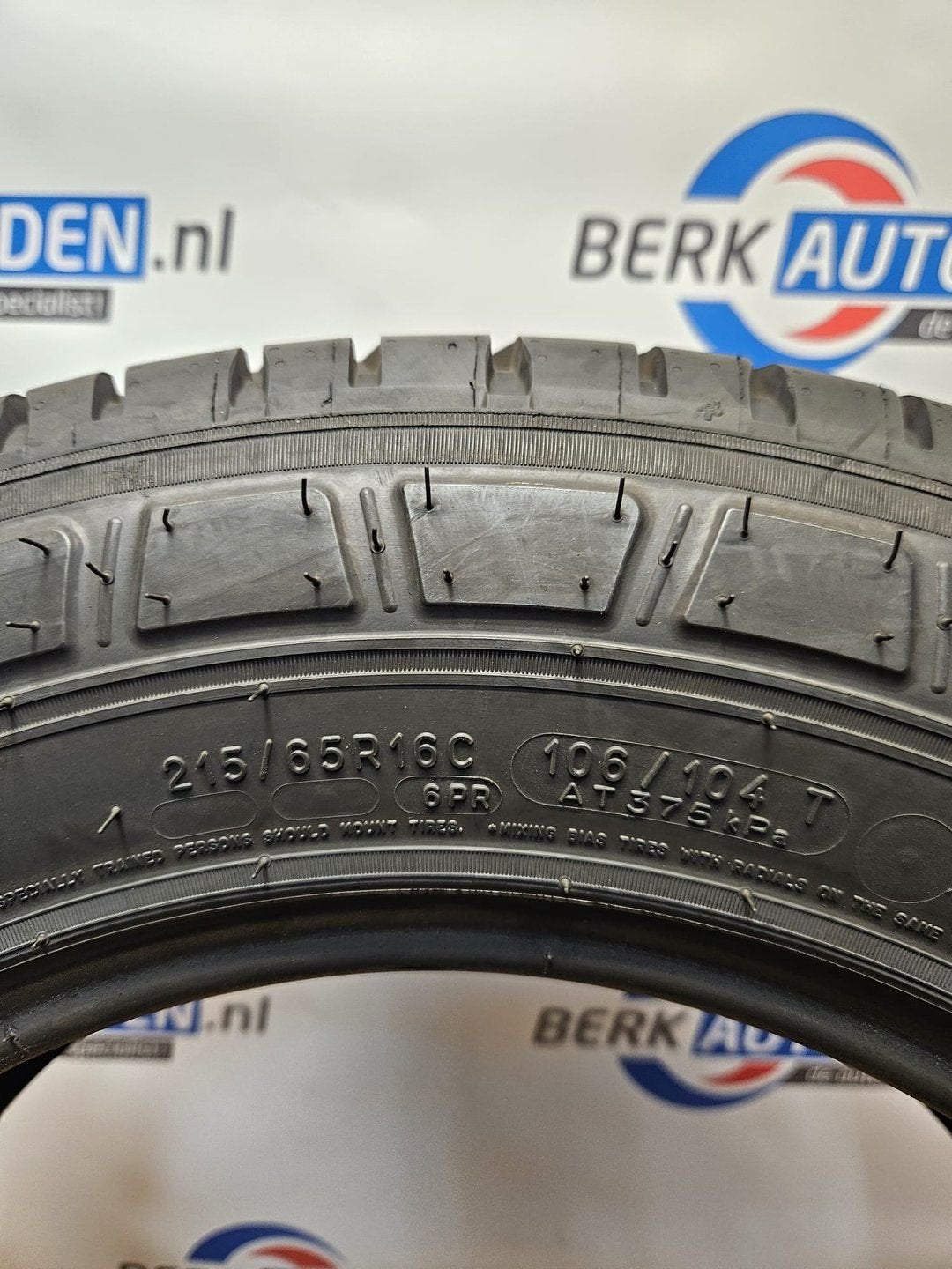 2x Michelin Agilis 3 (DEMO) 215/65 R16C 106/104T 215/65/16C, Auto-onderdelen, -, Ophalen of Verzenden, Band(en), -