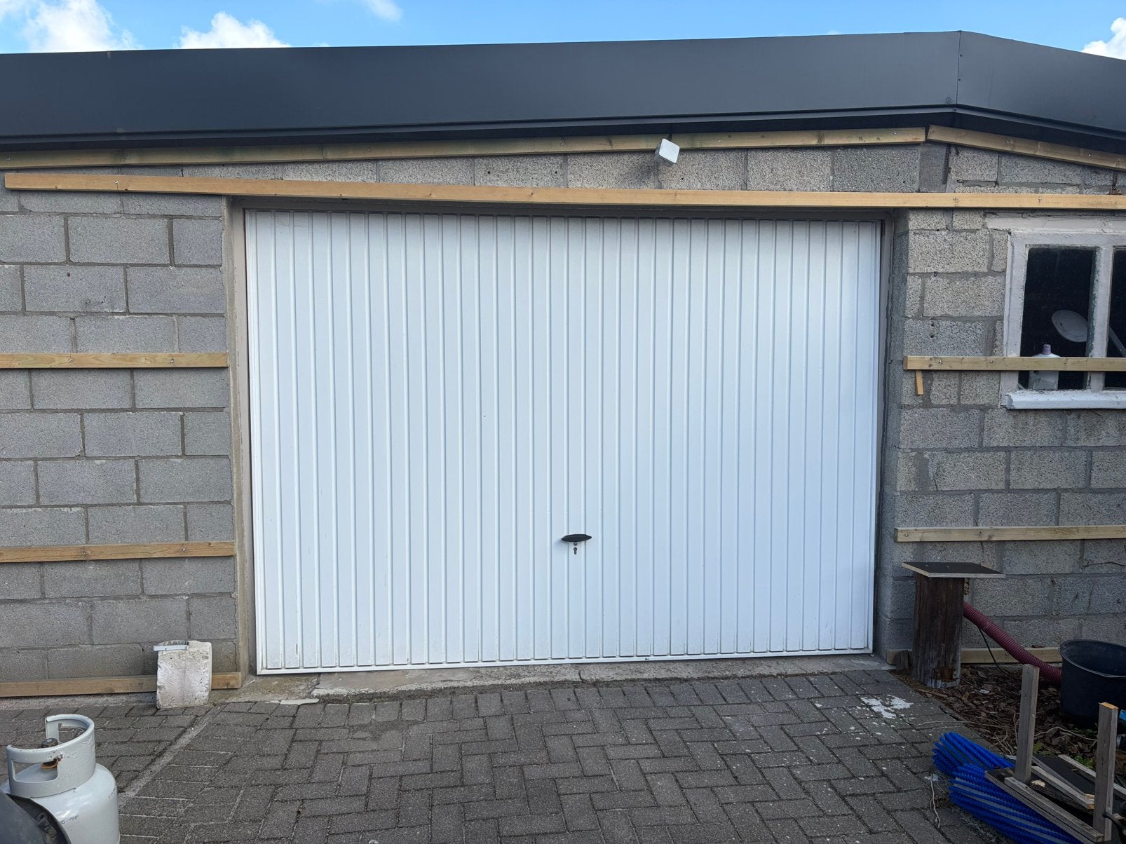 Bocholt: Garagepoort met motor en 1 afstandsbediening