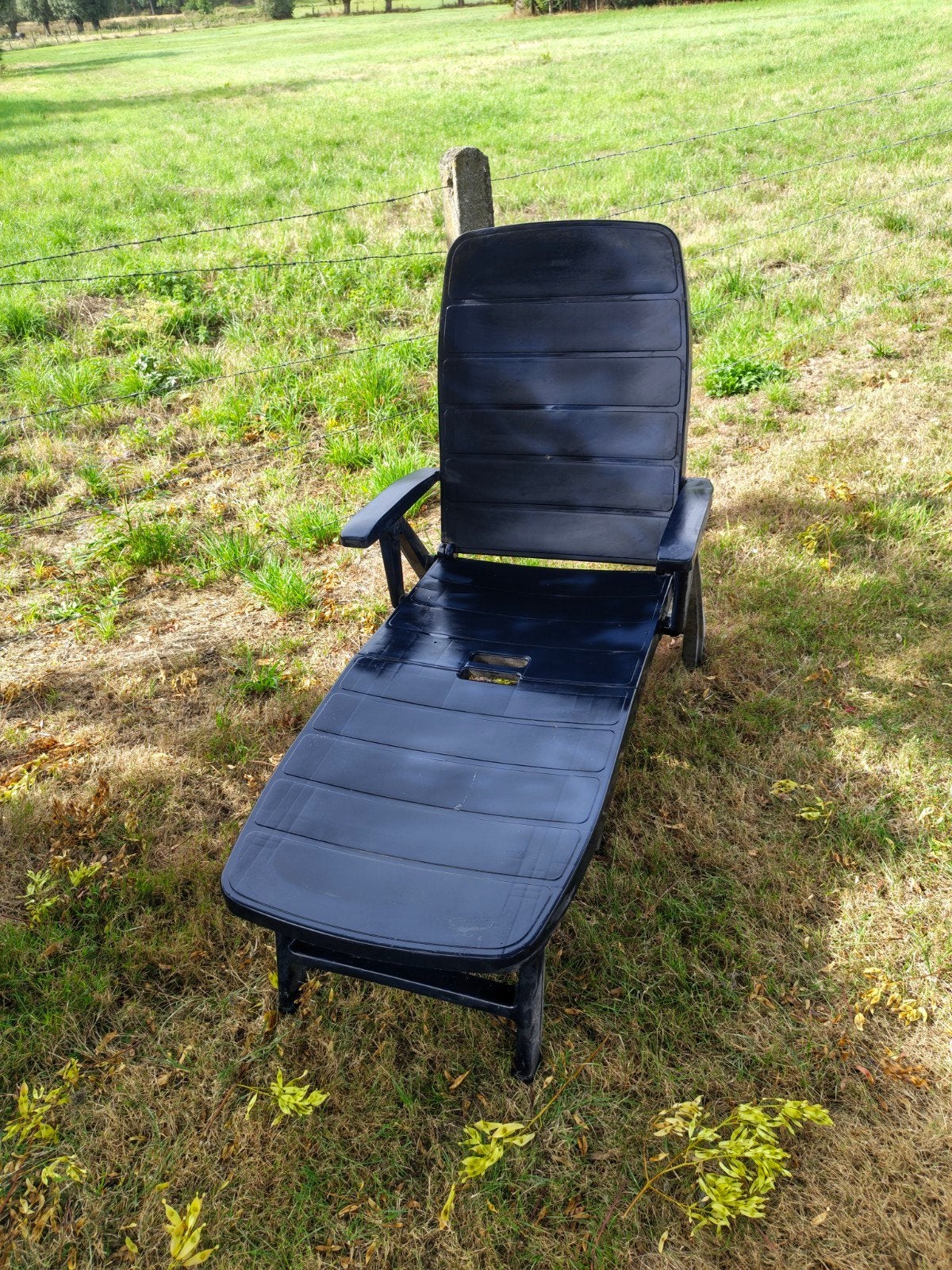 kunststof ligbed / opplooibaar / merk : jardin, Tuin en Terras, Ligbedden, Ophalen, Kunststof