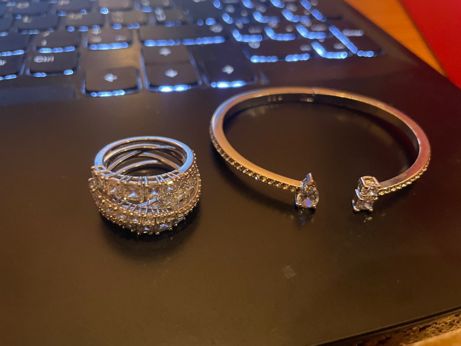 Bague et bracelet swarovski, Enlèvement, Comme neuf