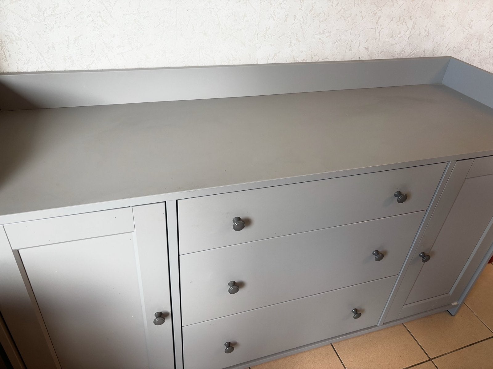 Buffet hauga ikea, Maison & Meubles, Armoires | Buffets, Enlèvement, Comme neuf