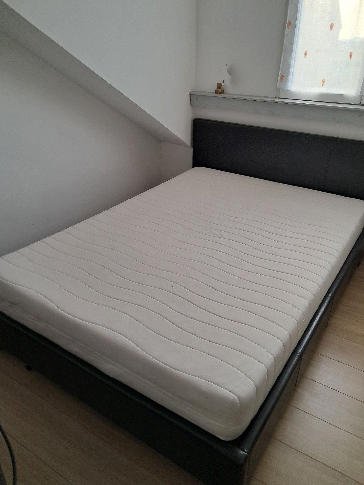 lit complet 140cm, Maison & Meubles, Chambre à coucher | Lits boxsprings, Enlèvement, Noir