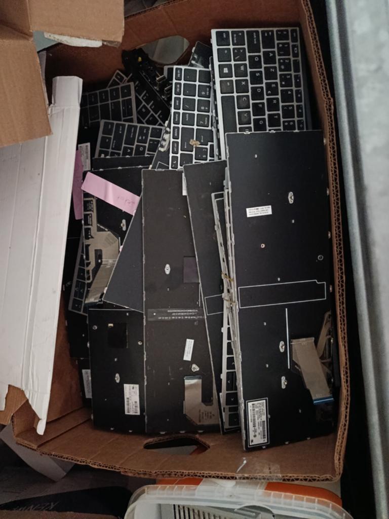 2 dozen vol laptop toetsenborden moet vandaag weg, Computers en Software, Toetsenborden, Ophalen