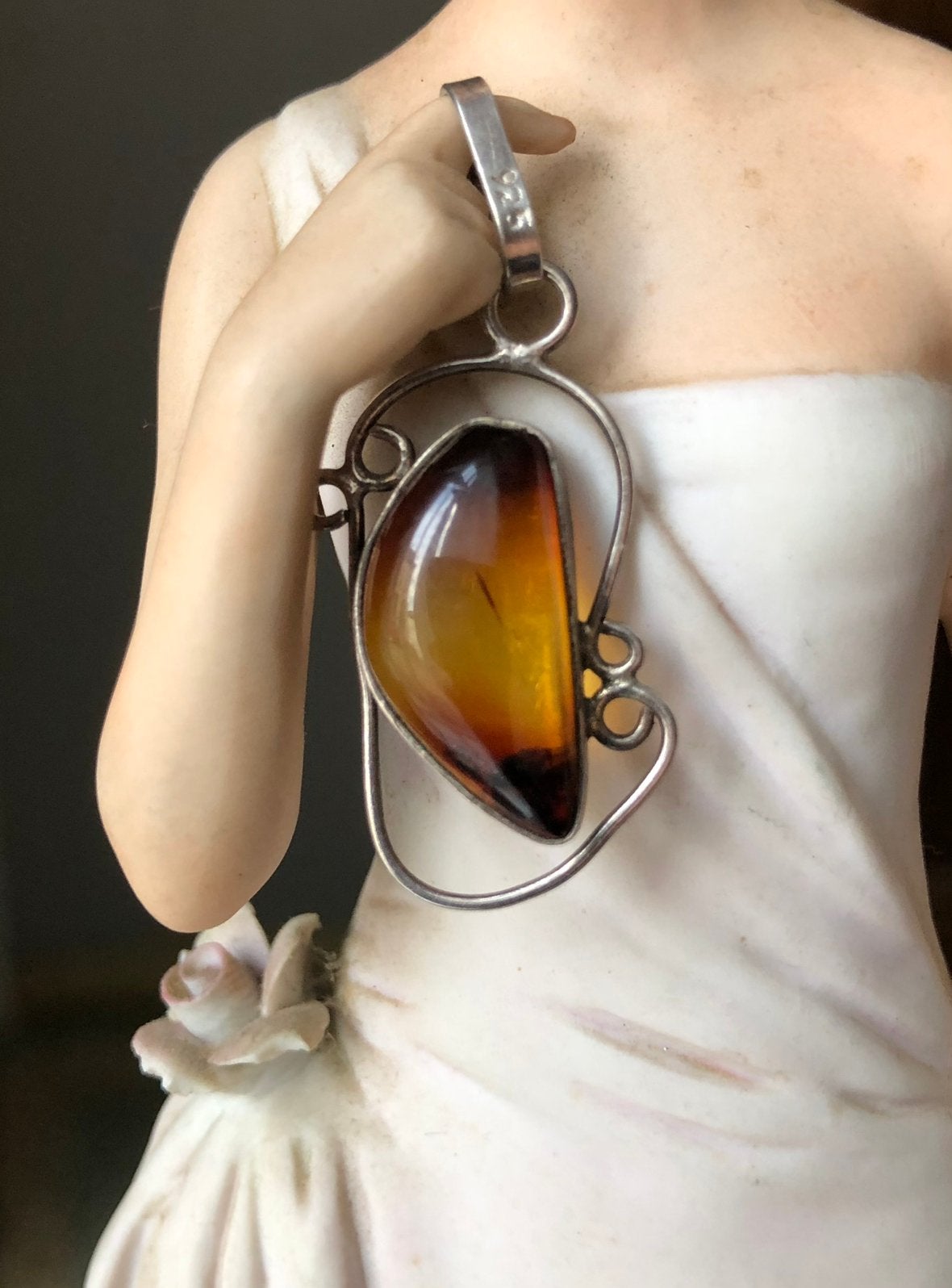 Pendentif en argent avec ambre, Enlèvement ou Envoi, Comme neuf, Argent, Argent