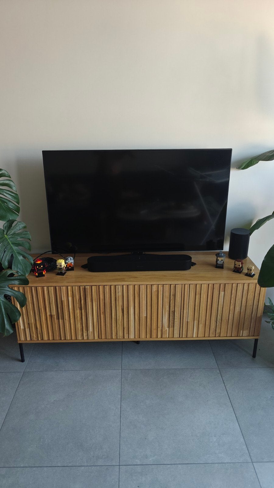 Tv meubel in eik, Ophalen, 100 tot 150 cm, Eikenhout, Zo goed als nieuw