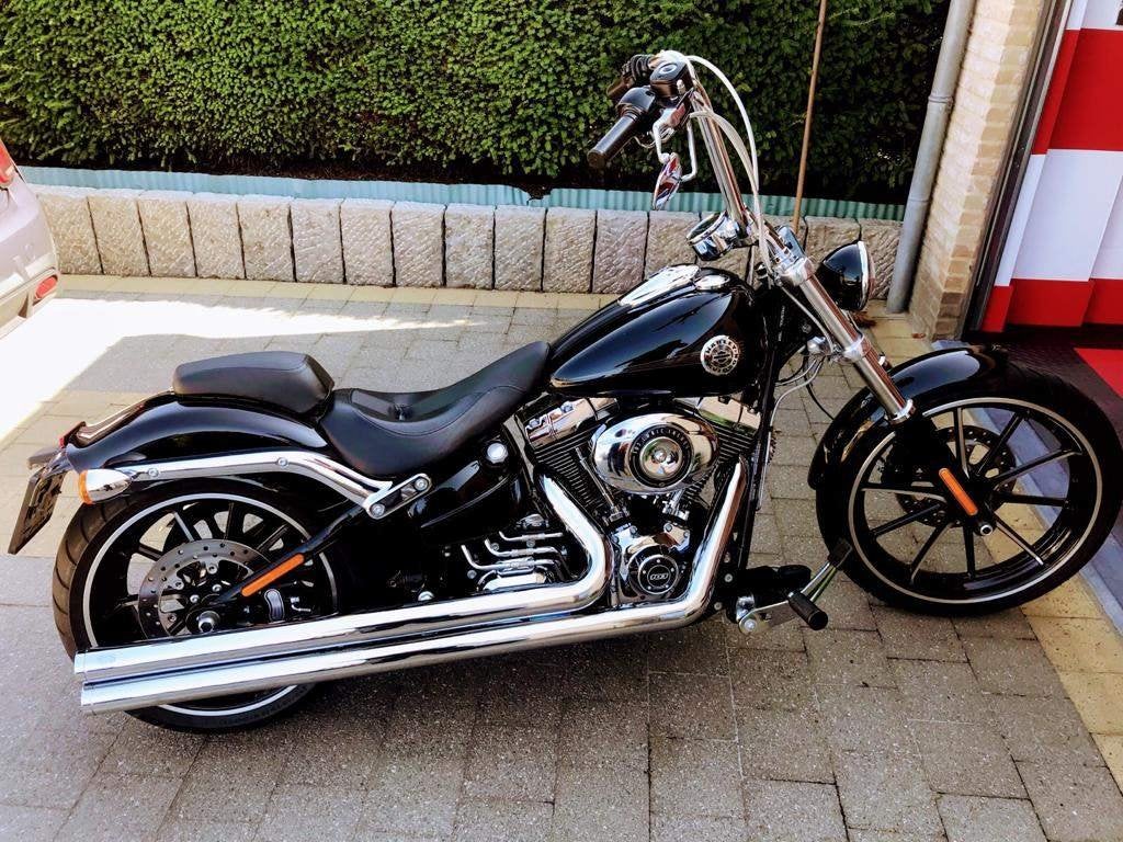 Harley Davidson Breakout, Motos, Motos | Harley-Davidson, Particulier, Chopper, plus de 35 kW, 2 cylindres, ABS, Échappement sport