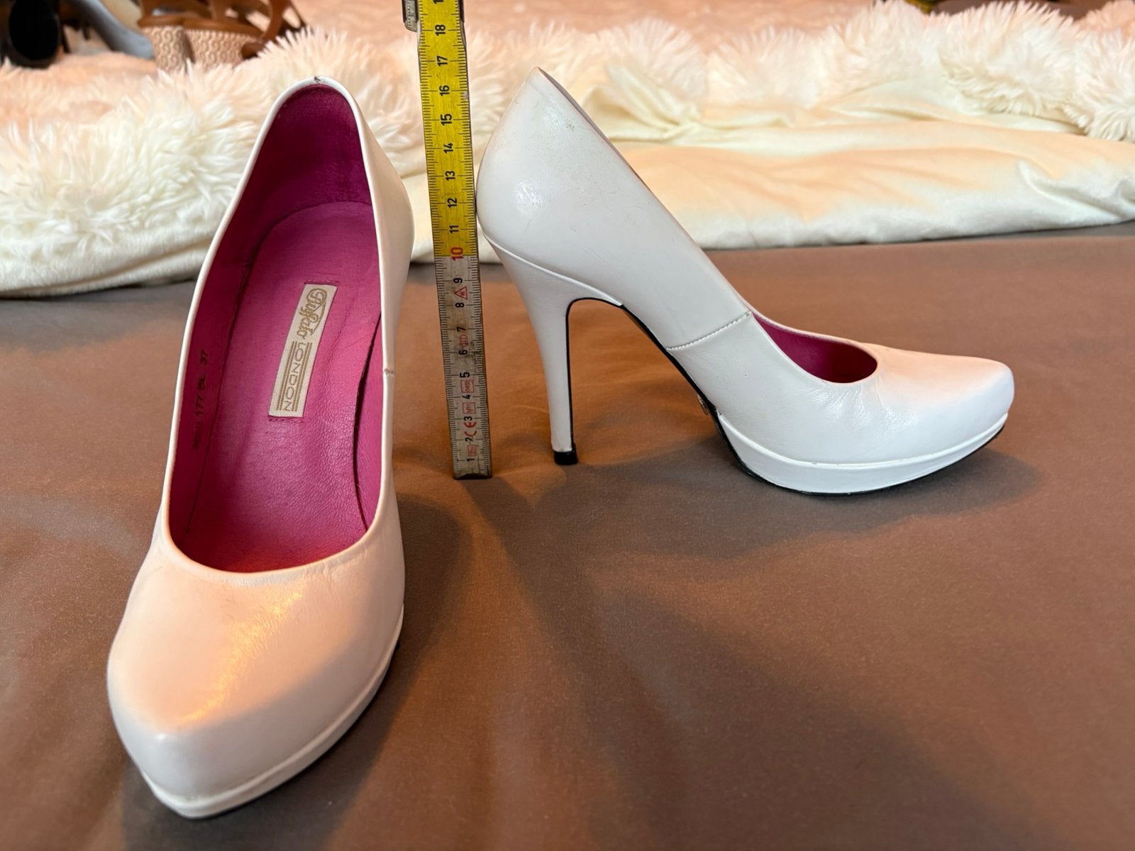 Witte pumps Buffalo mt 37, Kleding | Dames, Pumps, Wit, Ophalen of Verzenden, Zo goed als nieuw