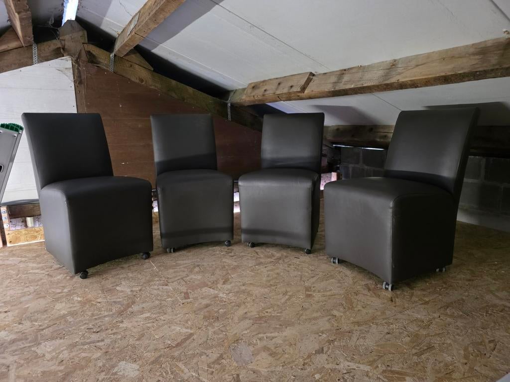 4 stoelen op wieltjes, Huis en Inrichting, Stoelen, Ophalen