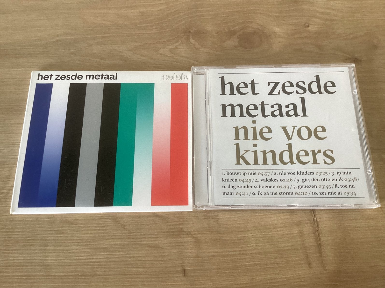 cd Het Zesde Metaal Nie vo kinders & Calais, Cd's en Dvd's, Cd's | Nederlandstalig, Ophalen of Verzenden, Zo goed als nieuw, Inclusief boekje
