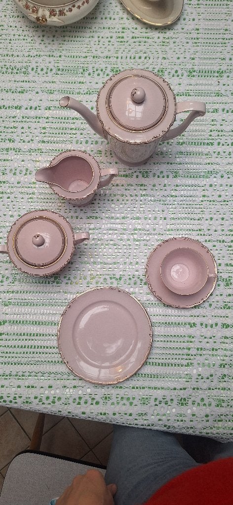 Roze koffieservies 12 personen, Ophalen
