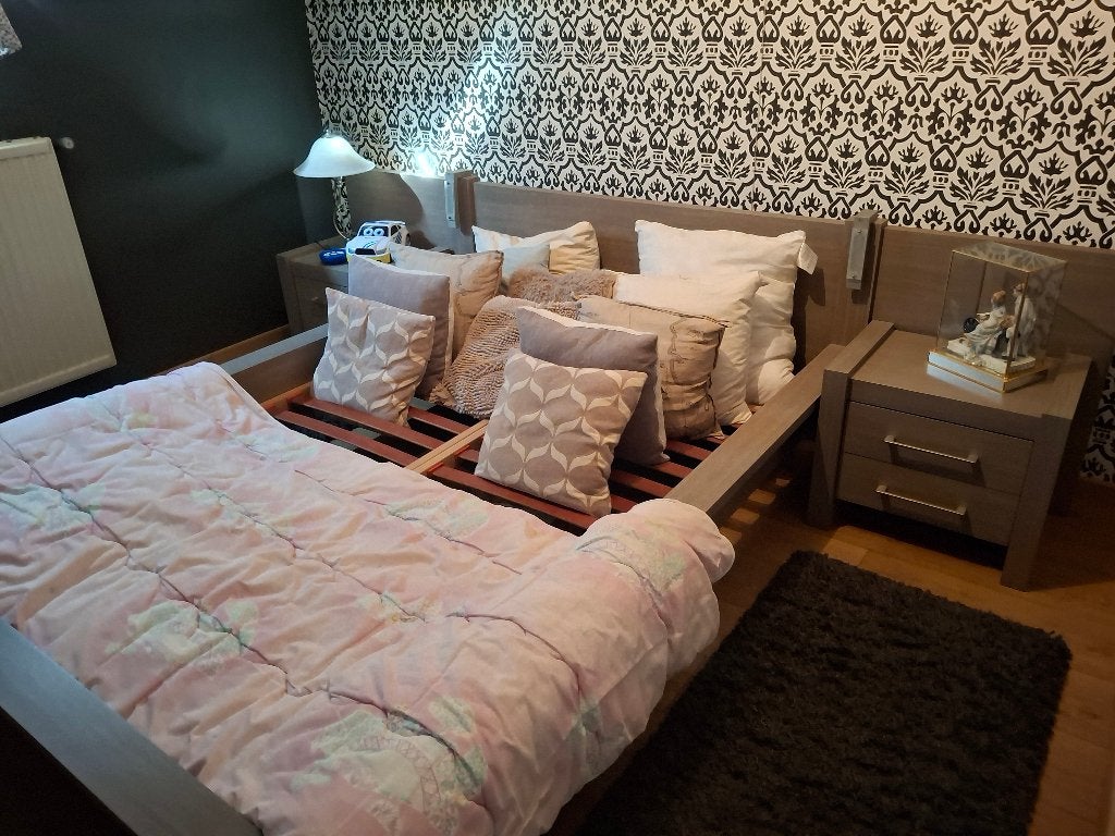 Tweepersoonsbed met lattenbodem en nachtkastjes, Huis en Inrichting, Slaapkamer | Bedden, Ophalen, 210 cm, Tweepersoons, 140 cm