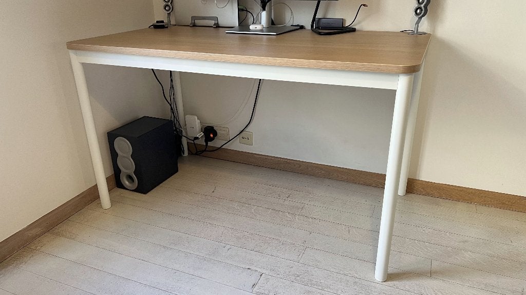 Bureau IKEA TOMMARYD – 130 x 70 cm – très bon état, Métal, Comme neuf, IKEA, 130 cm