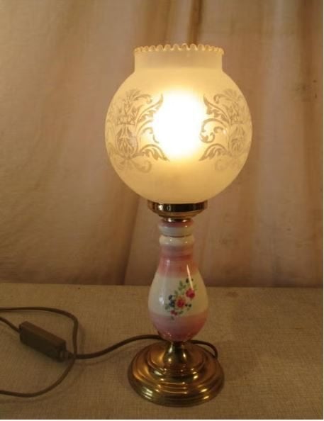 Belle lampe de table ancienne en cuivre et porcelaine  34 cm, Antiquités & Art, Enlèvement ou Envoi