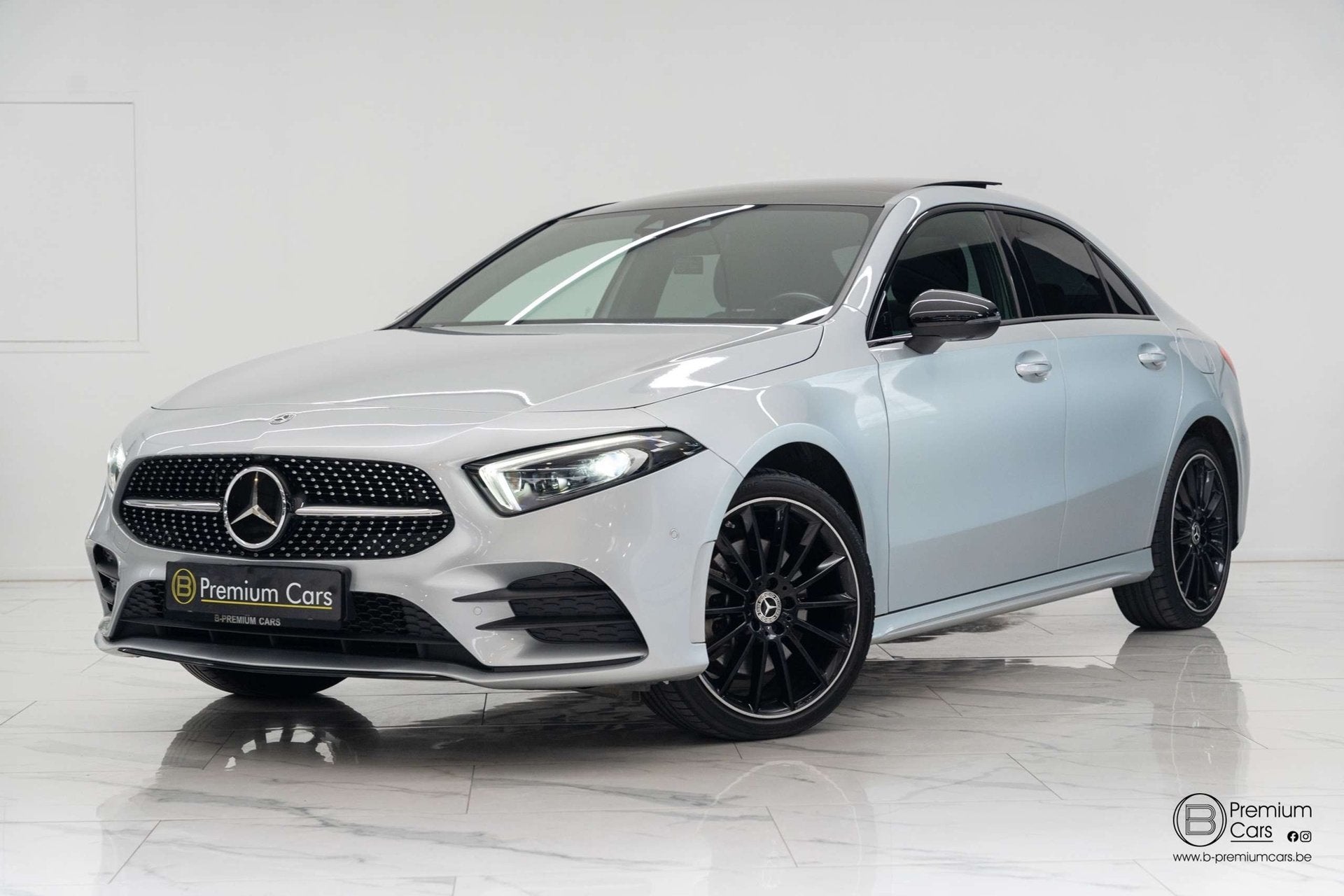 Mercedes-Benz A 250 AMG line! Sedan! 360°, Pano, Ambient li, Auto's, Automaat, Gebruikt, 4 cilinders, 5 deurs