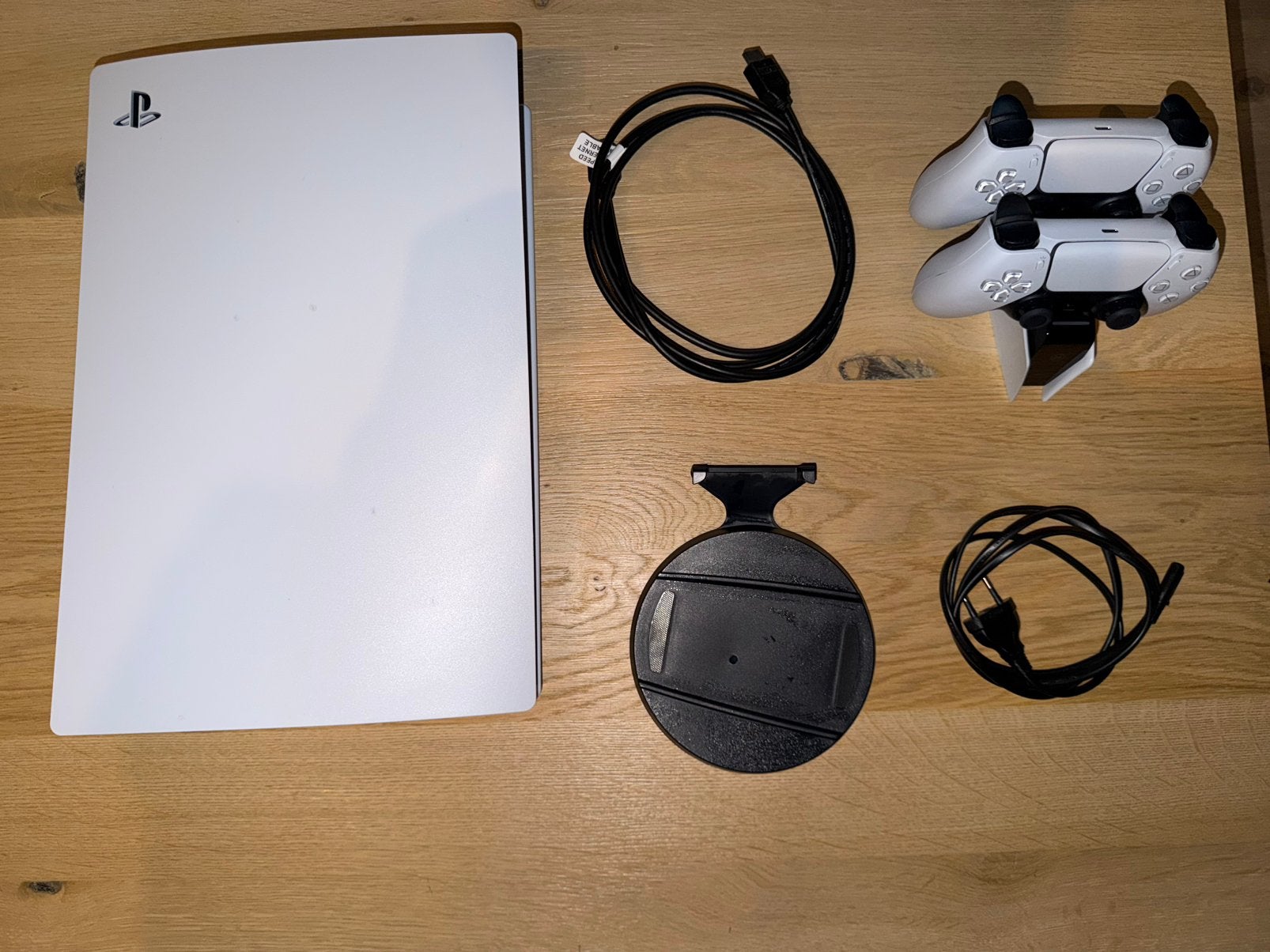 PS5 Edition Numérique + 2 Manettes + Station De Recharge, Enlèvement, Utilisé, Playstation 5 Digital