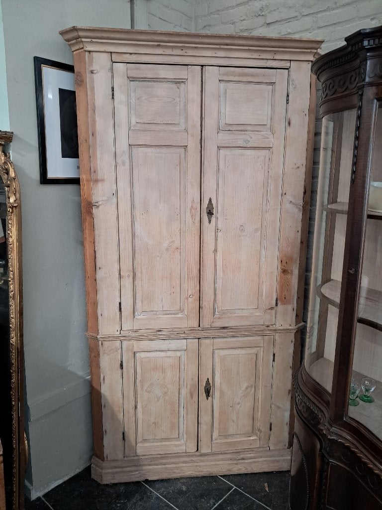 Antieke hoekkast pitch-pine, Ophalen