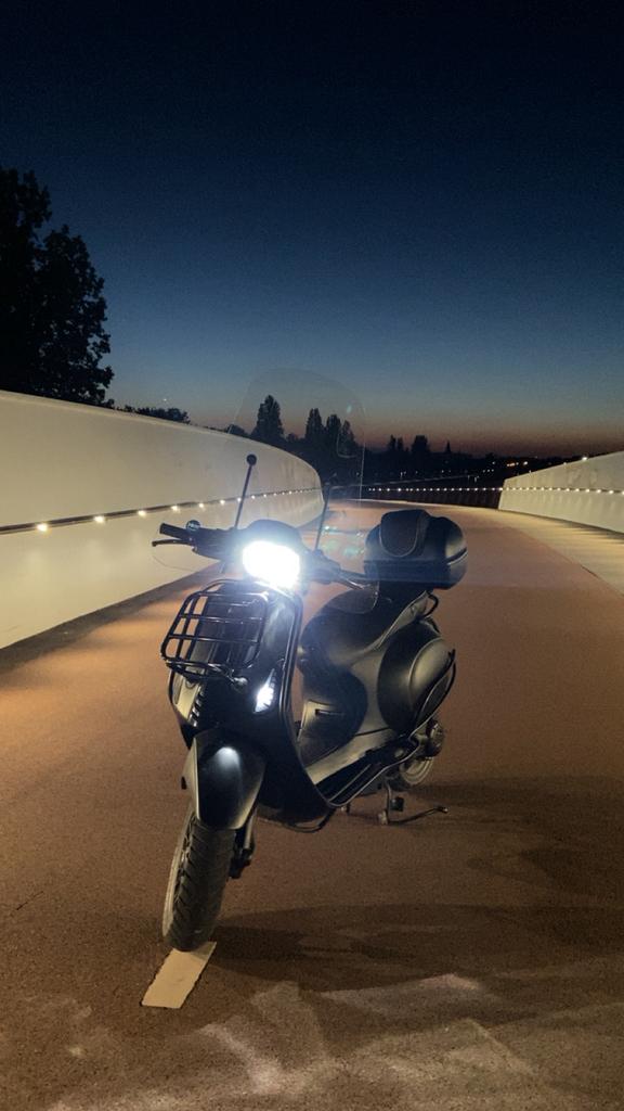 Vespa Sprint 2019, Fietsen en Brommers, Ophalen, Zo goed als nieuw