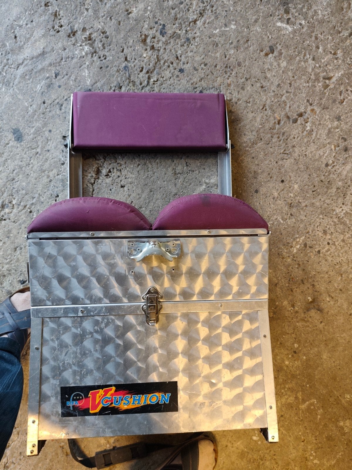 Coffre de rangement pour pêcheur, Enlèvement