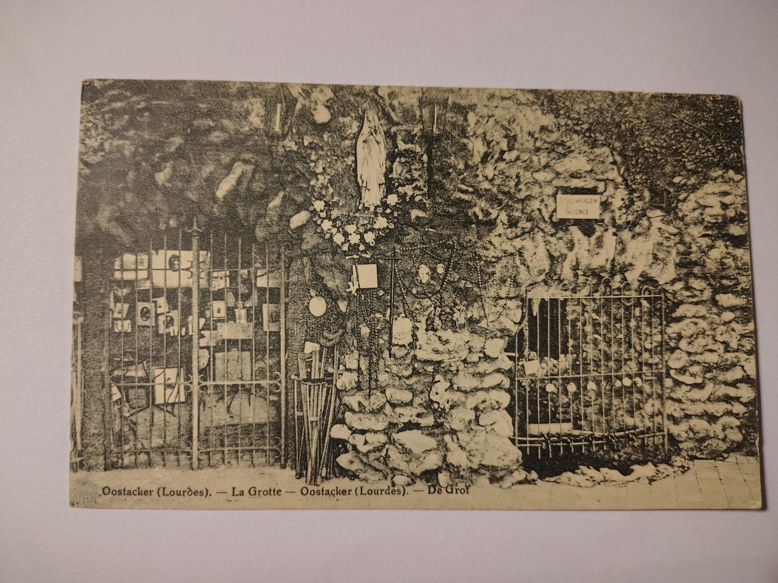 La grotte d'Oostakker, Enlèvement ou Envoi