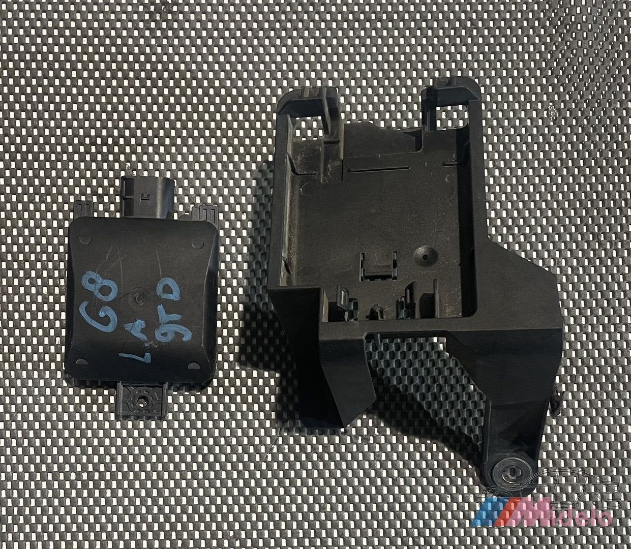 VW GOLF VIII DODE HOEK SENSOR LINKS MET HOUDER 2Q0907685D, Volkswagen, -, Utilisé, -