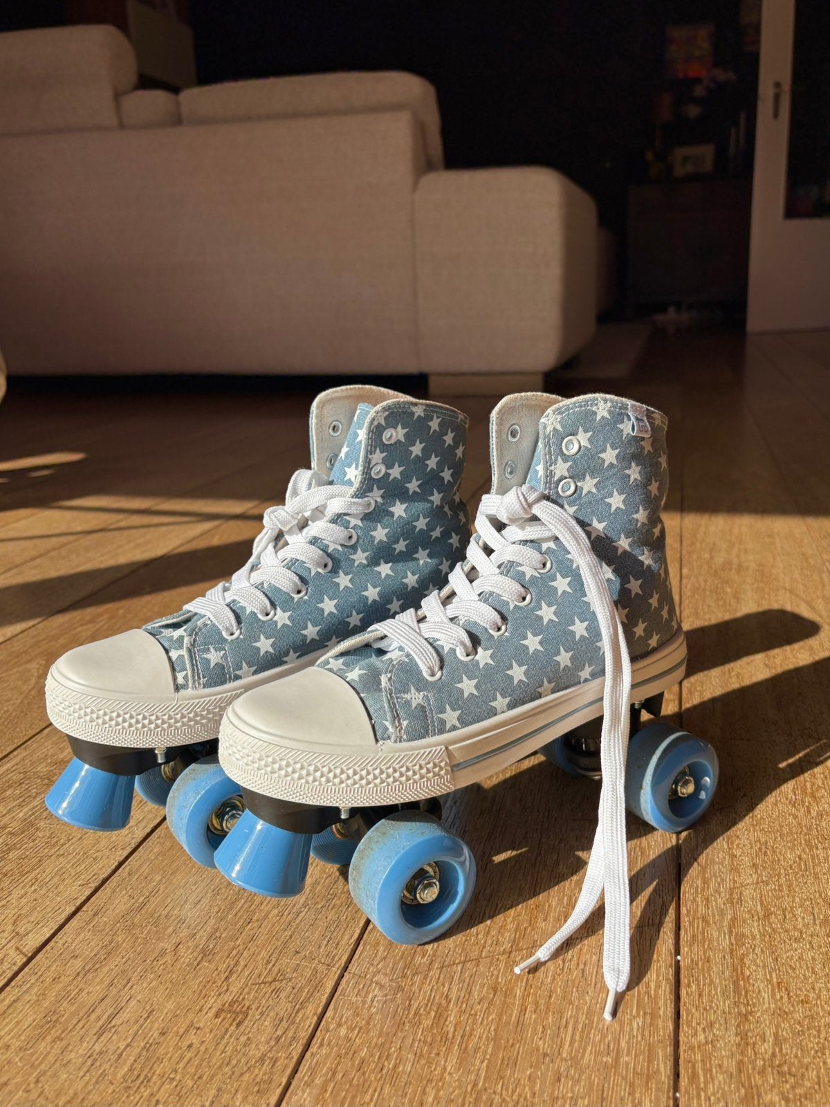 Patins à roulettes Rookie Skates bleus à étoiles blanches, Autres marques, Rollers 4 roues en ligne, Comme neuf, Enlèvement