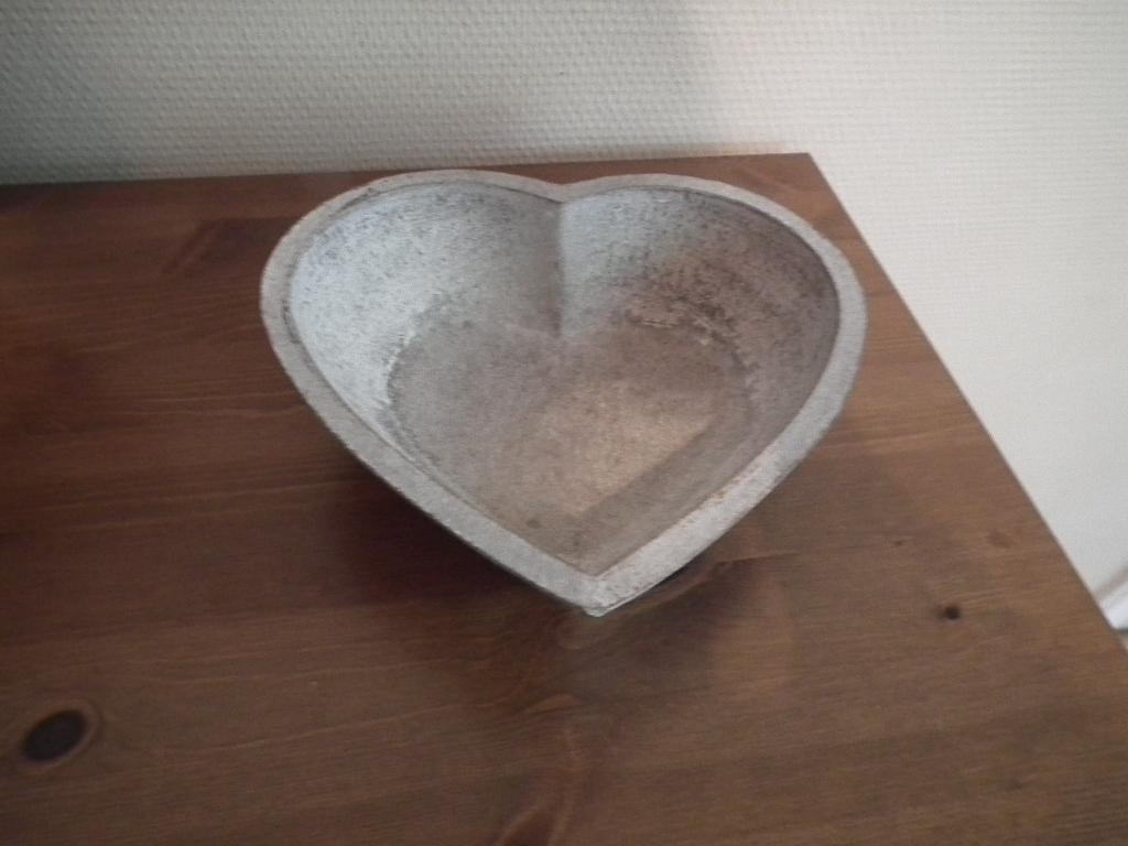 Verouderde houten schaal (hart) met lege zak. hoogte 6,5 cm, Verzenden, Zo goed als nieuw, Overig