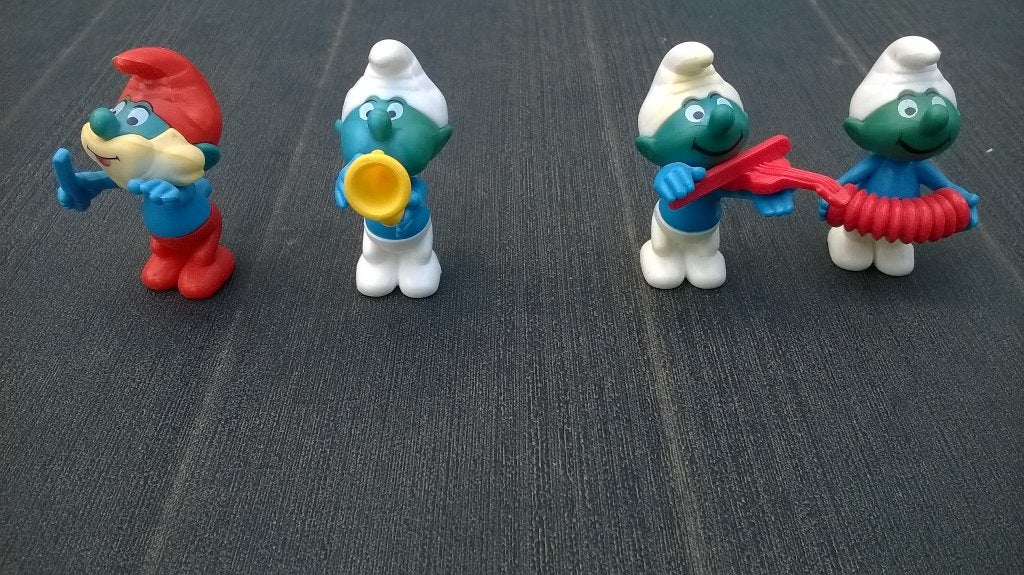 4 Kindersurprise Smurfjes – Muzieksmurfen, Enlèvement ou Envoi, Utilisé, Autres Schtroumpfs, Poupée, Figurine ou Peluche