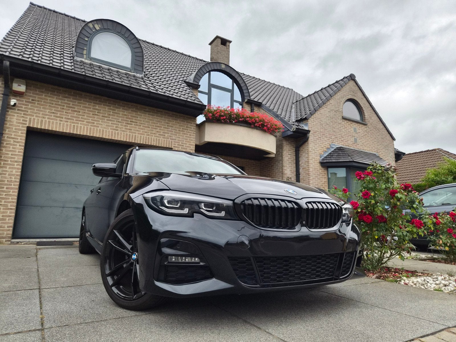 BMW 320i / M-PACK / FULL OPTIONS / CARBON / CAMERA 360, Autos, Cuir, Achat, Entreprise, Carnet d'entretien